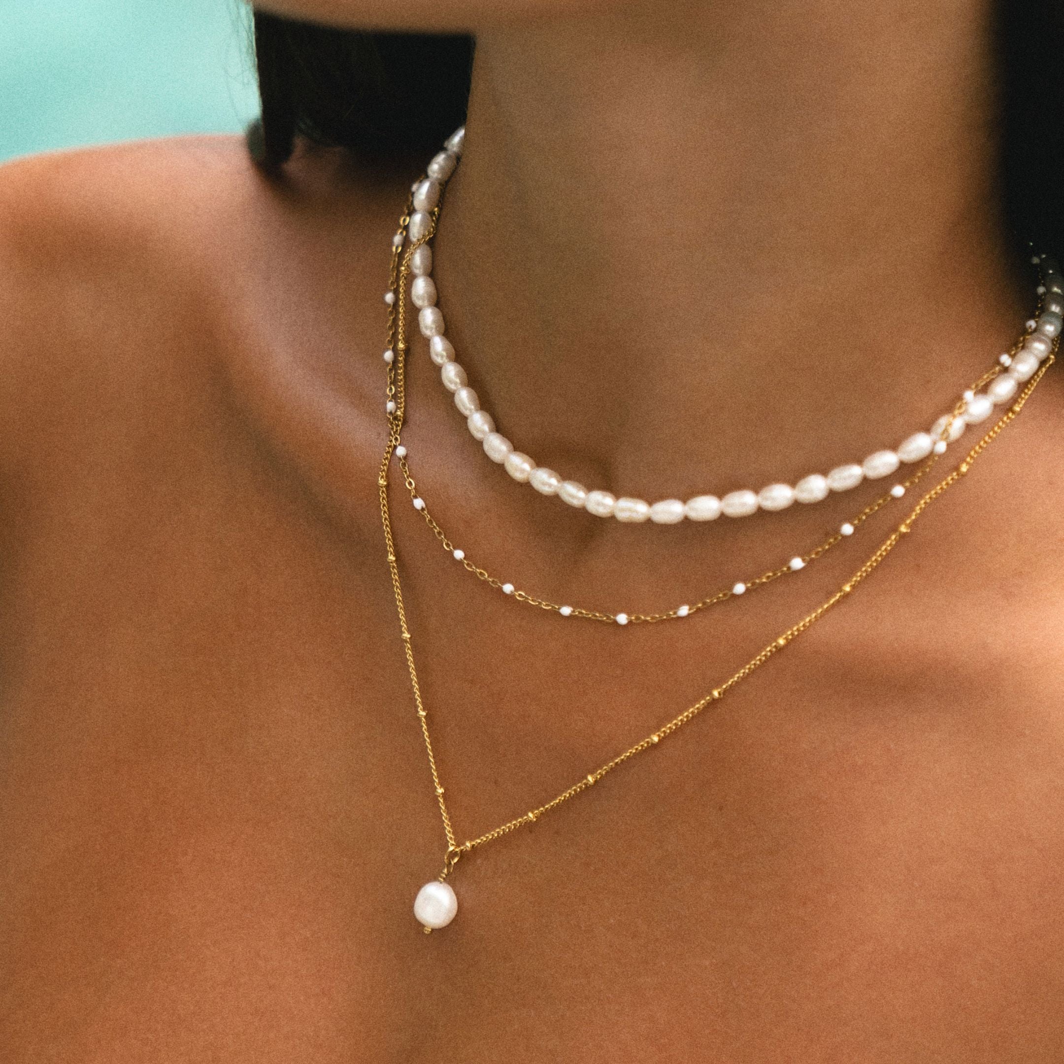 Beach white choker