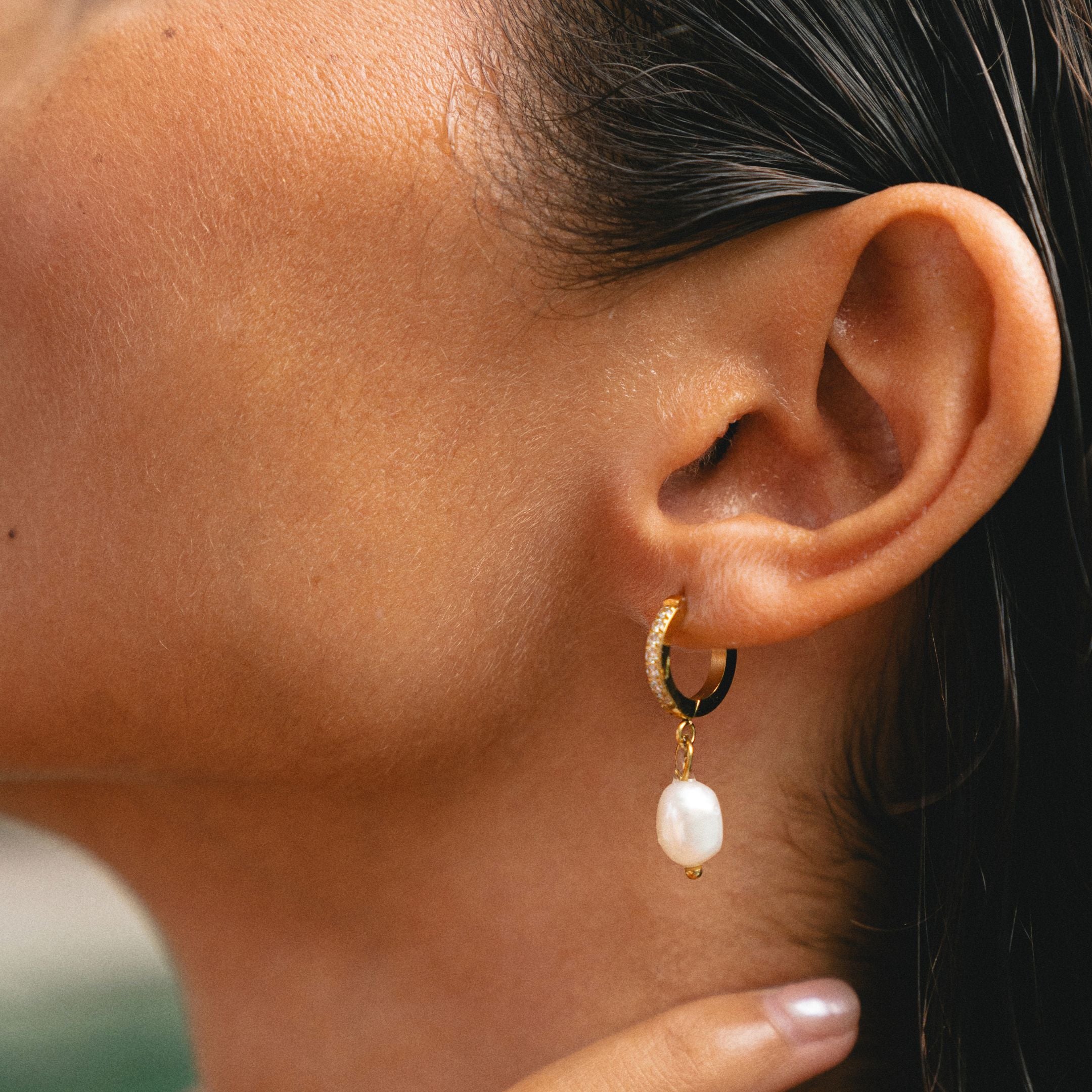 Gold Earrings with Pearl